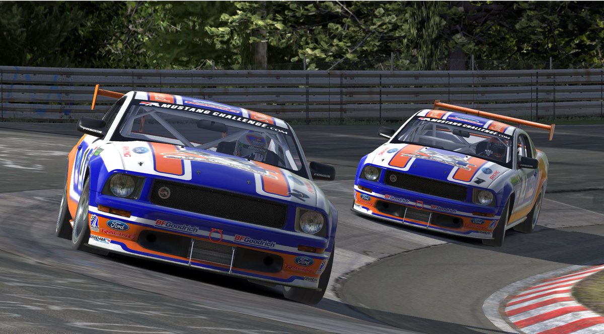 Advantage_ST's tweet photo. Nuestros pilotos @r_galarreta e @iRacingdesde0 en el infierno verde #iracing #ast https://t.co/yVHYMaH681