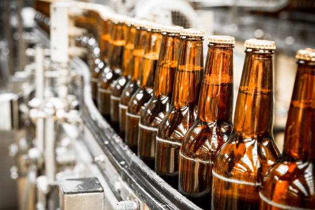 Thermodrain's tweet photo. Beer production facilities use big quantities of hot water to sanitize their bottles. Installing the ThermoDrain in this facilities will help reduce the overall cost of water heating by recovering the heat from the water that otherwise would go to waste.
#thermodrain #DWHR https://t.co/iTH3jr2ayH