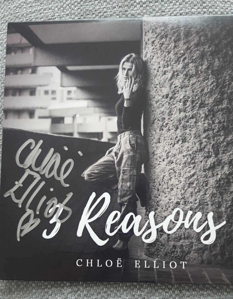 paulasimcoe's tweet photo. My copy of #3reasons the fabulous first EP by @thechloeelliot has arrived! #greatvoice #talentedsongwriter #just17 Super shots too @photocillin https://t.co/plhhqoJqW8
