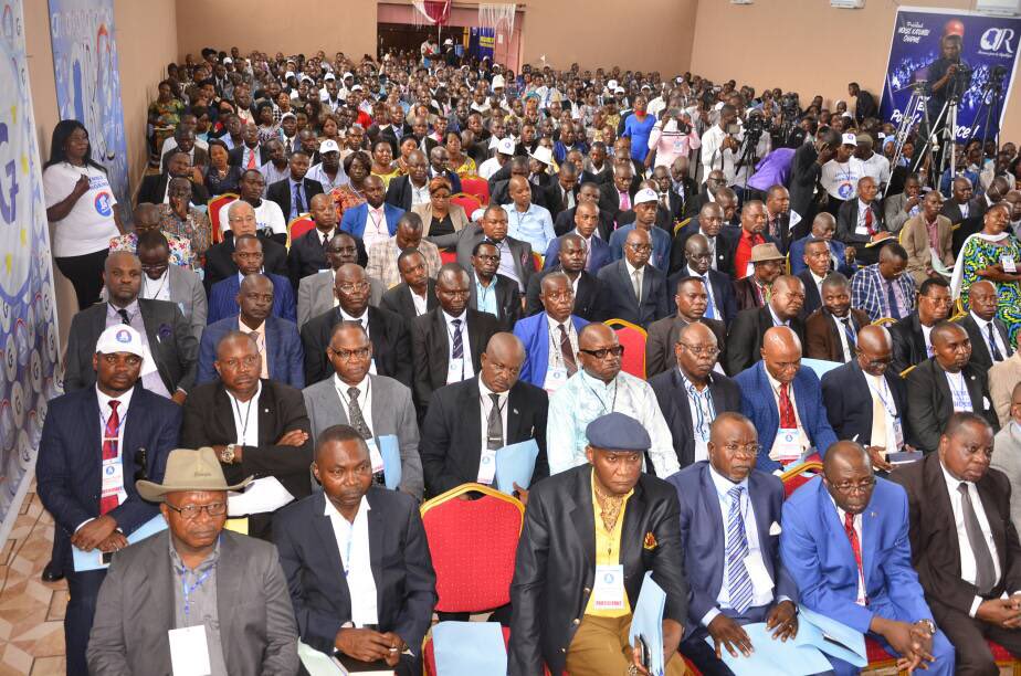 DSESANGA's tweet photo. OUVERTURE journees portes ouvertes  @Ensemble_MK sur LE PROGRAMME du candidat président de la République @moise_katumbi. Je remercie les participants de tous les partis membres de l'AR, du G7 et de MK. https://t.co/5JpFqDT5oL