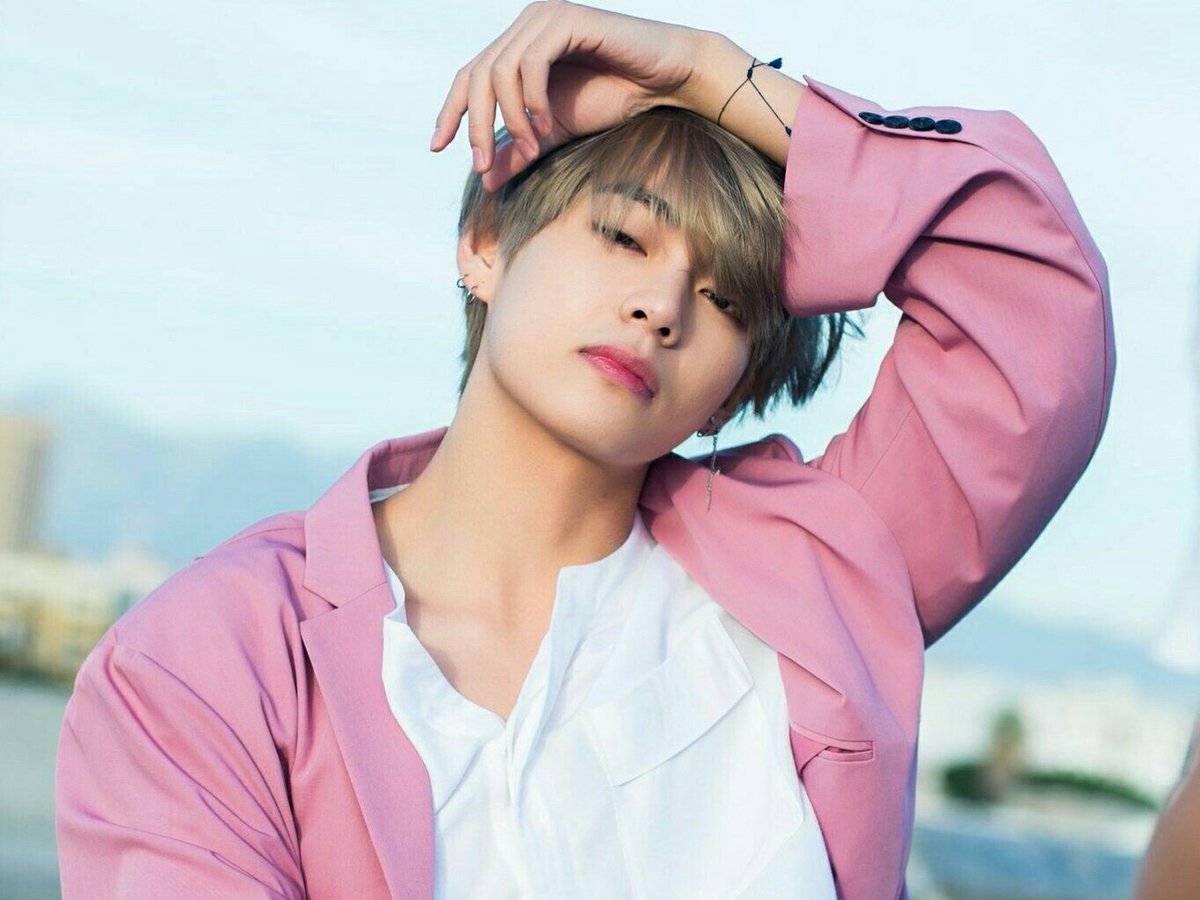 TRNabilah98's tweet photo. "- Everyone says you fall in love once, but that's not true, bcs every time I see you, I fall in love over again -"
#ARMYSelcaDay https://t.co/qvq5RoG5kn