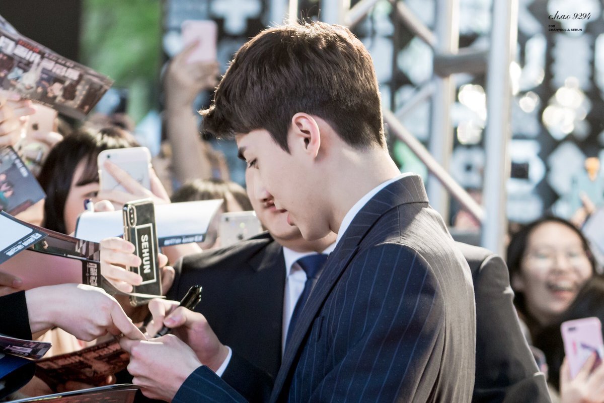sehunspics's tweet photo. Otw glinding https://t.co/NPiIqVO5on