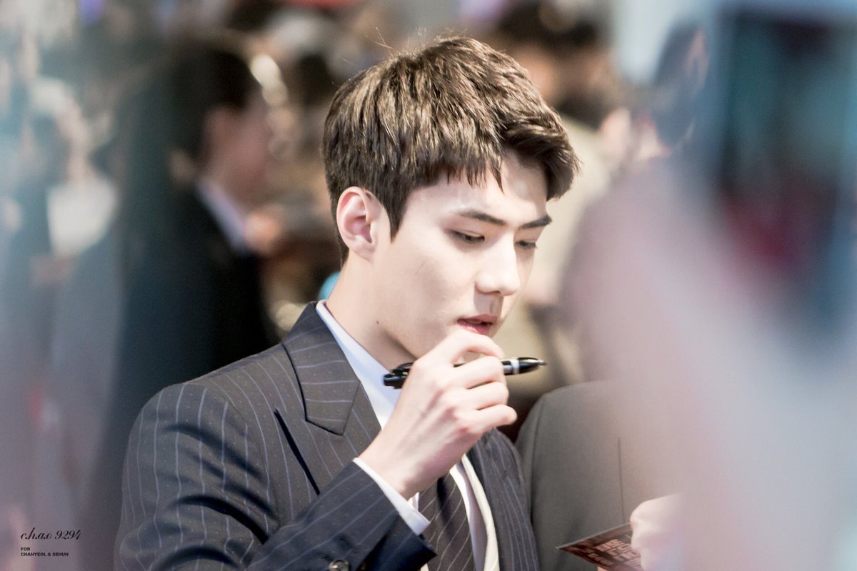 Honiismz's tweet photo. เจ้าชายเซฮุน รัชทายาทลำดับที่ 1 แห่งราชวงศ์ เสด็จเยี่ยมพสกนิกรที่มารอต้อนรับ เมื่อช่วงเย็นวันนี้ https://t.co/Cf06VV67cL