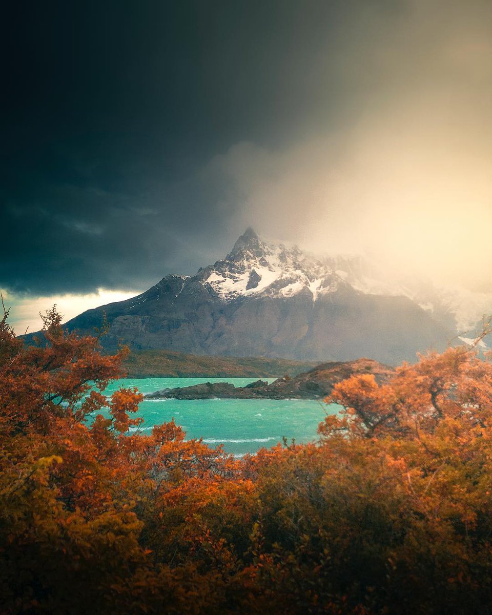 earthescope's tweet photo. Torres Del Paine, Chile 🇨🇱 | Photography by Cuma Cevik https://t.co/3jyIt882YH