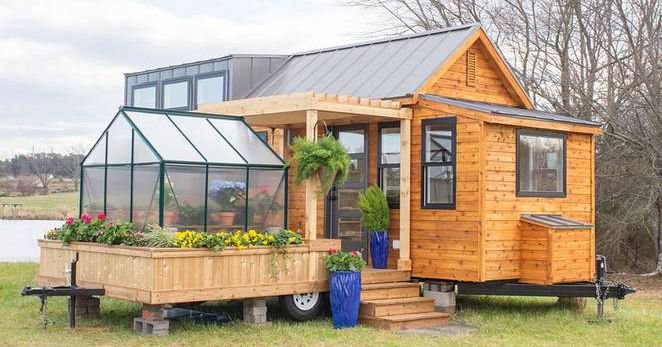 Soil2Soulutions's tweet photo. Charming tiny house comes with a greenhouse and porch https://t.co/vLOi2tyowI https://t.co/xaDzOLDBAV