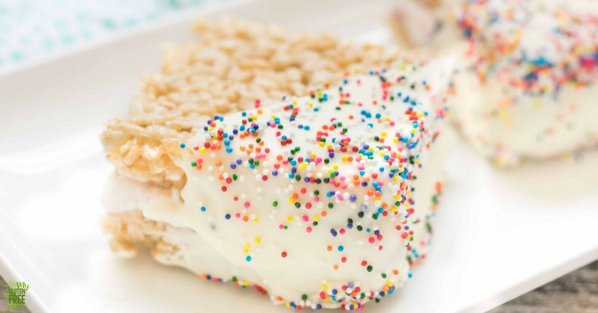 eatatourtable's tweet photo. Creamy, dairy free ice cream sandwiched between crispy rice treats, dipped in chocolate and covered in sprinkles. Is it possible to go wrong with this summer dessert? Gluten Free Crispy Rice Treats Ice Cream Sandwiches are a must make! @PerfectlyFree #ad https://t.co/GowgazgRCa https://t.co/ROvq5BxnQq