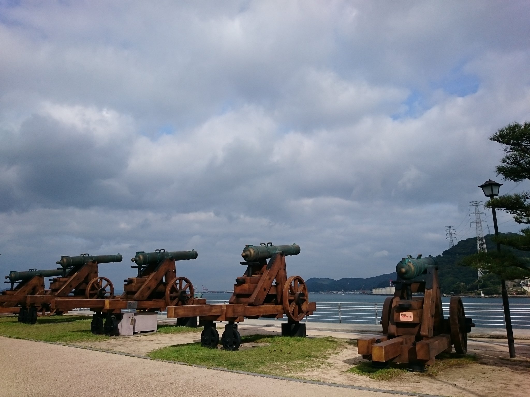 Sachikosaeki ひとり旅して 長州砲のレプリカ 関門海峡の最も狭まった場所にあって幕末に長州藩が外国船に砲撃した砲台跡がありました 下関戦争でも使われたとも 下関 みもすそ川公園 長州砲 T Co If2tepp4jy Twitter