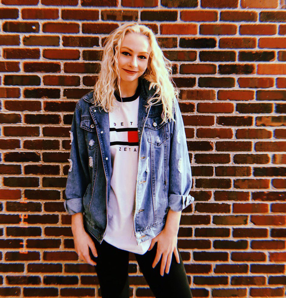 dudeltazeta's tweet photo. Happy birth week to our four sisters Lana, Georgia, Dana and Anya! We hope you have the best day #DZBirthdays <3 https://t.co/TtfoLKVODP