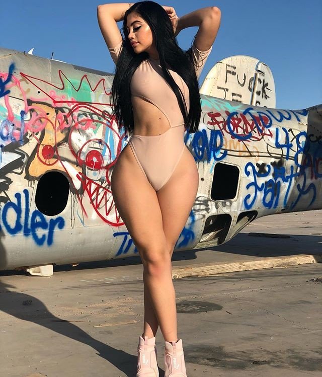 LoveTheFront's tweet photo. Featuring: @jailyneojeda
.
.
. 
#lovethefronteview #lipsandhips https://t.co/UuPm0emE84