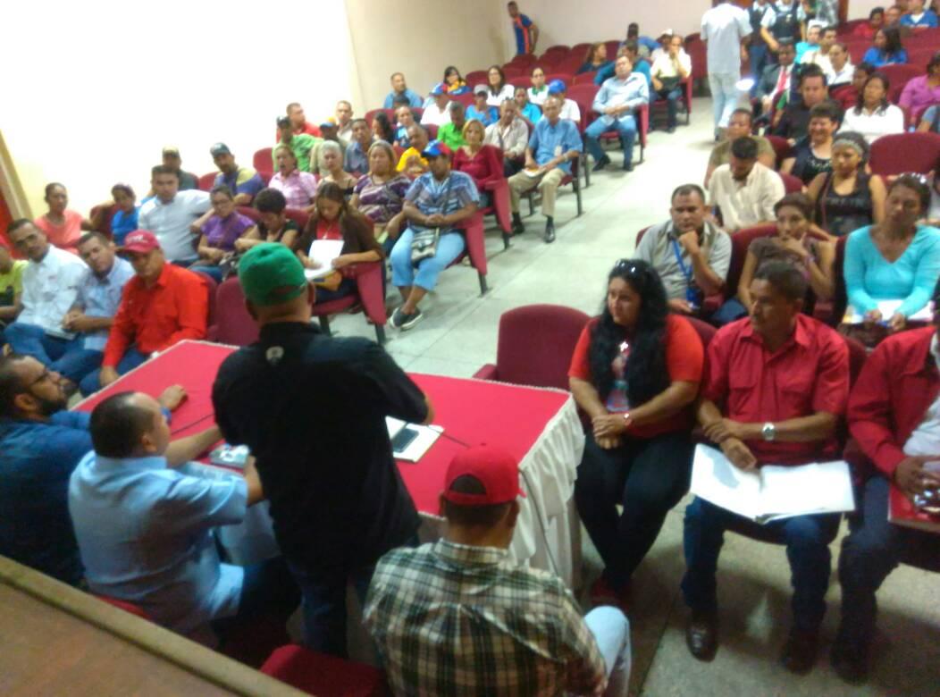dipcarlosf99's tweet photo. Buen día compatriotas seguir organizando la victoria del hijo de Chávez el 20M @NicolasMaduro hoy desde el Mcpio Ezequiel Zamora, la organización y movilización son la garantía de la contundente victoria revolucionaria #PuebloPresidente @yelitzePSUV_ @PartidoPSUV @dcabellor https://t.co/sQ9RMZzBtK