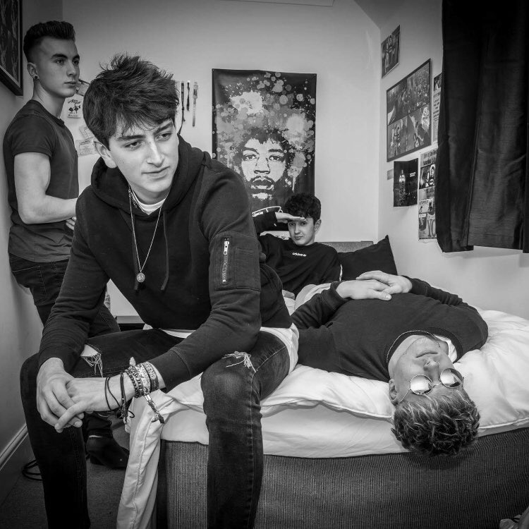 Happy Monday’s everyone ❤️ come downs from the phatty gigs is always dead 🙏🏻