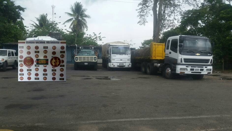 FANB #GNB Efectivos militares adscritos al PAC La Pedrera retuvieron más de 10 mil kgs de tamarindo natural, valorados en 200.000.000 Bs. Causa: No presentar la permisología correspondiente. <a href="/GNBoficial/">GNB FANB</a> @LopezVargasR @AJ_GonzalezV
