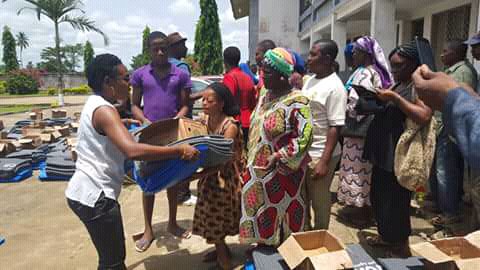 KumbaAmef's tweet photo. Outreach to the IDPs families of Kombone. #Amef coordinating the distribution of non food items donated by #UNHRC
@UNICEF
@OCHA https://t.co/FkBkdglG2A