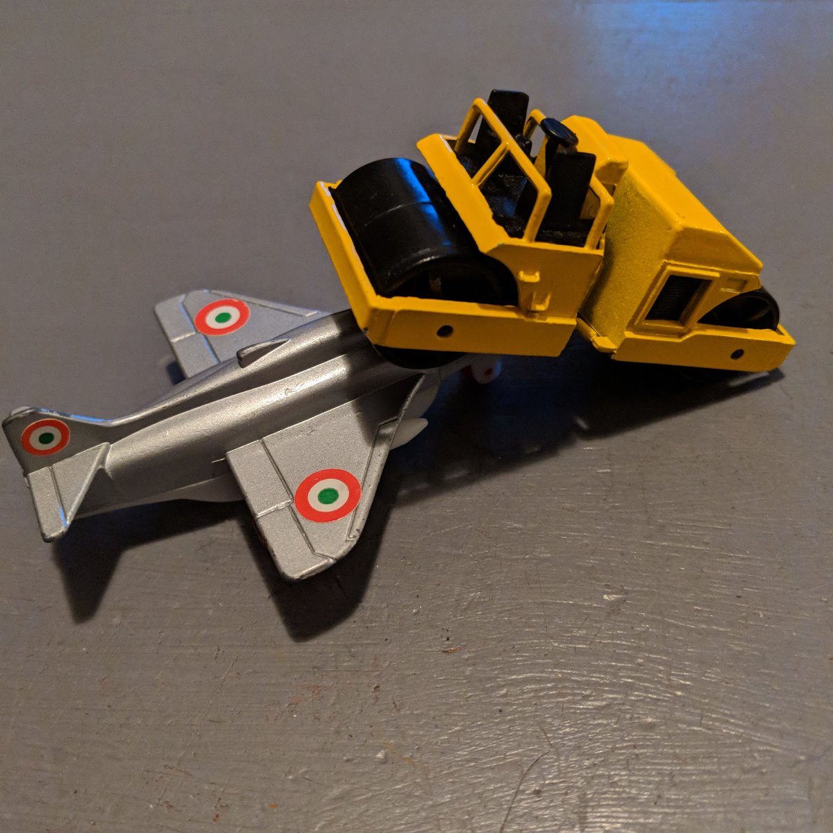 PereDeGosses's tweet photo. Sans le savoir mes filles font une #prédiction en laissant trainer leurs jouets!
@PredsNHL vs @NHLJets

#nhlplayoffs #preds #jets #PdGQc https://t.co/LBPA5UiW1K