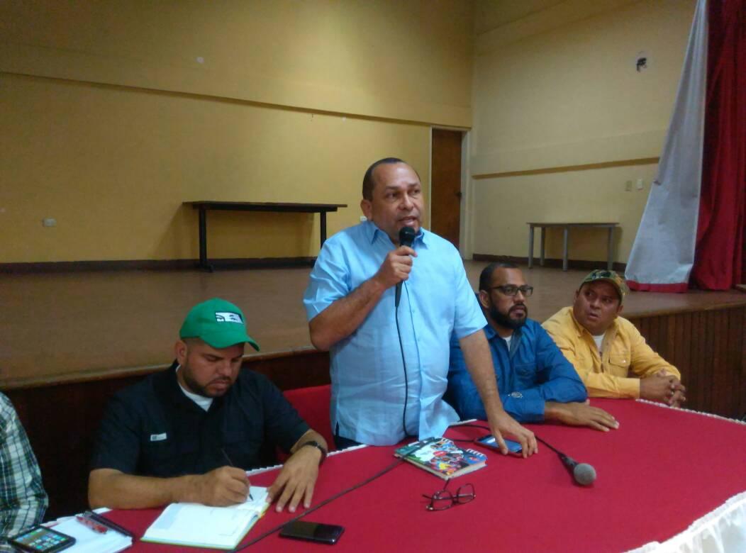 dipcarlosf99's tweet photo. Buen día compatriotas seguir organizando la victoria del hijo de Chávez el 20M @NicolasMaduro hoy desde el Mcpio Ezequiel Zamora, la organización y movilización son la garantía de la contundente victoria revolucionaria #PuebloPresidente @yelitzePSUV_ @PartidoPSUV @dcabellor https://t.co/sQ9RMZzBtK