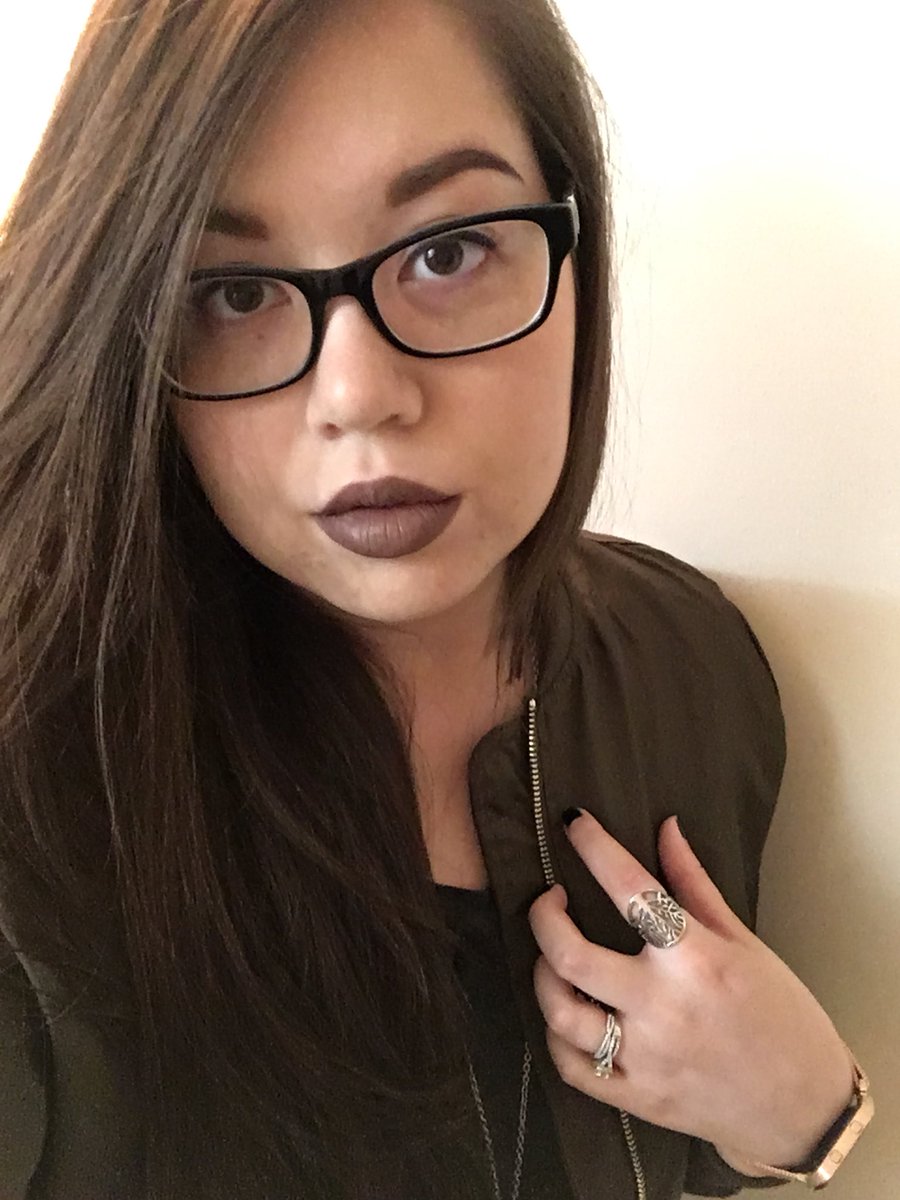 memento_momo_'s tweet photo. Some of you ainβt even gonna recognize me with my eyebrows on today πππ #lastday #vanitymode https://t.co/6ny5zH61Vx