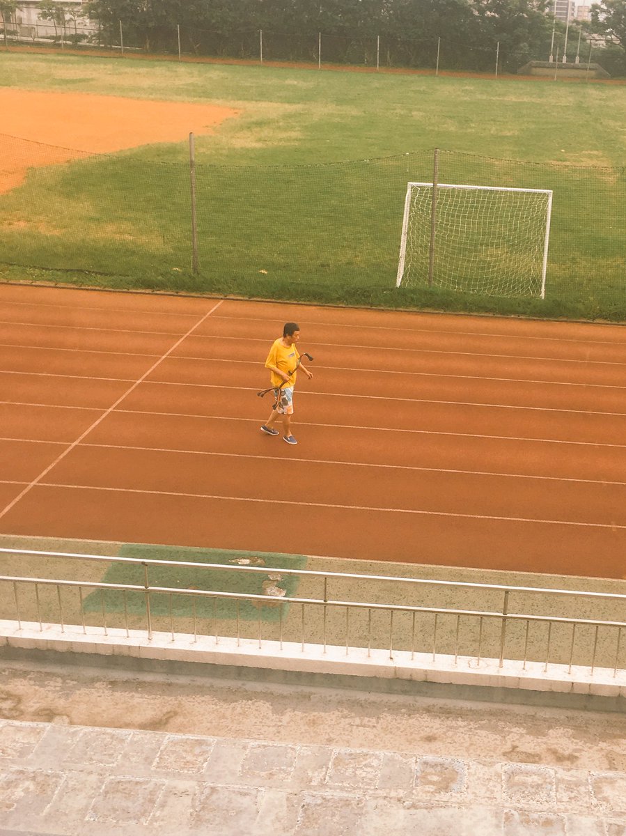 LadyElf2's tweet image. This truly made my day😍 The minute I saw him walking to the tracking field I thought he was looking for his family or someone on the track field. But than he started to do some stretching and BOOM .. #Determination is what I witnessed 2day😍👊🏼 #CaneAndAll #NeverGiveUp
