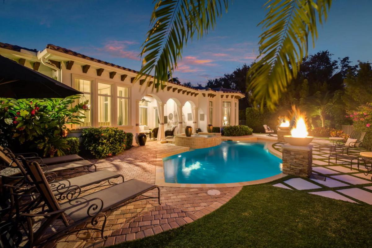 JuliaFKeyes's tweet image. Finally - open the door to a place you and your family will love to call home. #newhome ... cpix.me/l/45043827