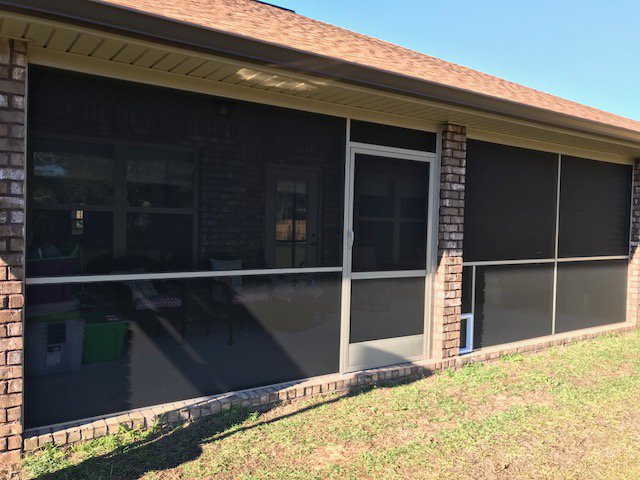 BuilderBlinds's tweet photo. Contact us today to solve your summer bug problems! Outdoor shade will install a screened in porch so you can enjoy sitting outside without bug spray! 850-203-1882 #outdoorshade #nomorebugs #smallbusiness https://t.co/TpreMBwHg0