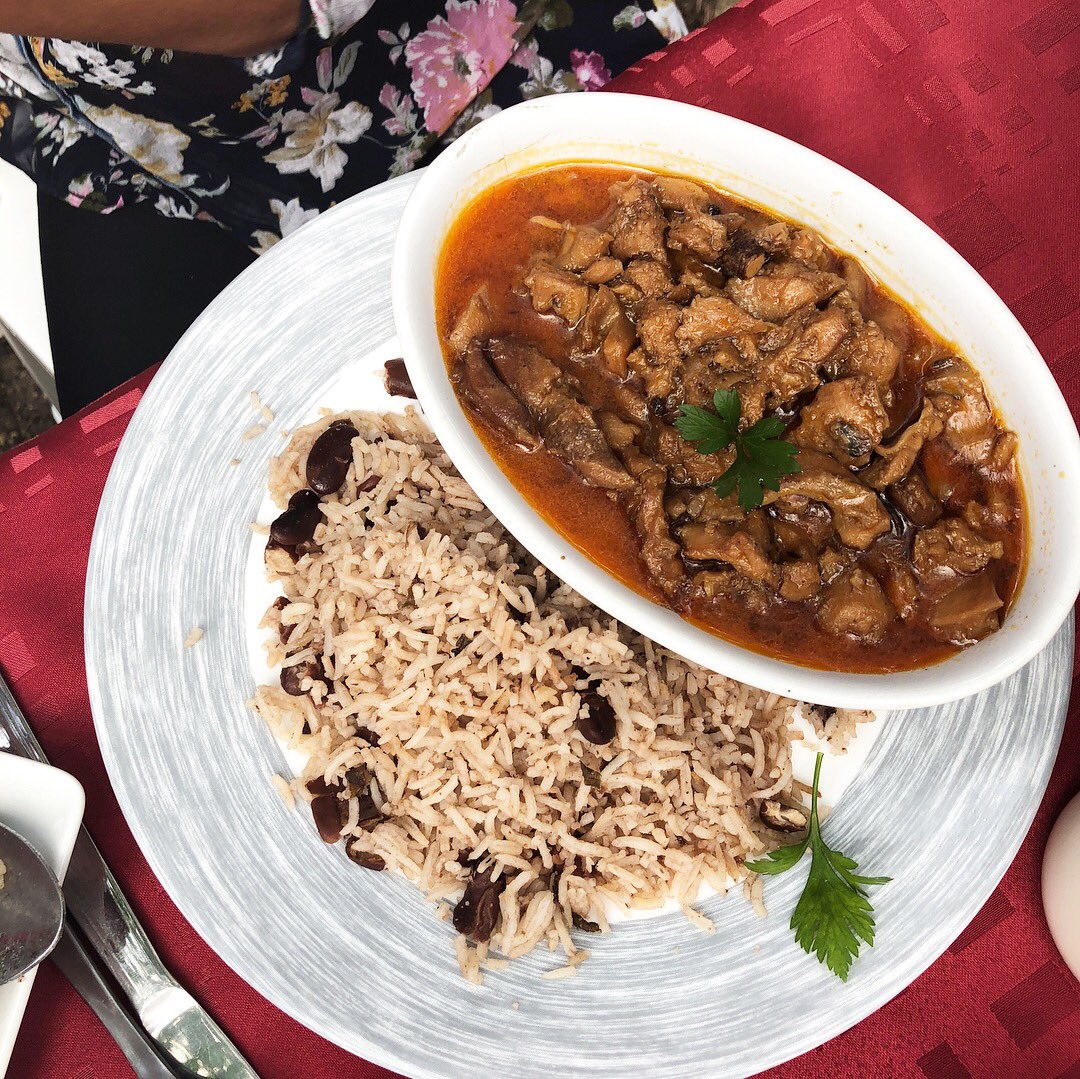 vanessabolosier's tweet photo. I honestly live for this food. #caribbeanlife #guadeloupetourism #caribbeanfood #eatcaribbean #caribbeaneats #eeeeeats #foodgram #foodporn #foodphotography #foodie #foodgasm #foodpassion #lobster #ouassous #langouste #lambi #conch #conchchowder https://t.co/diZJcSpOVH