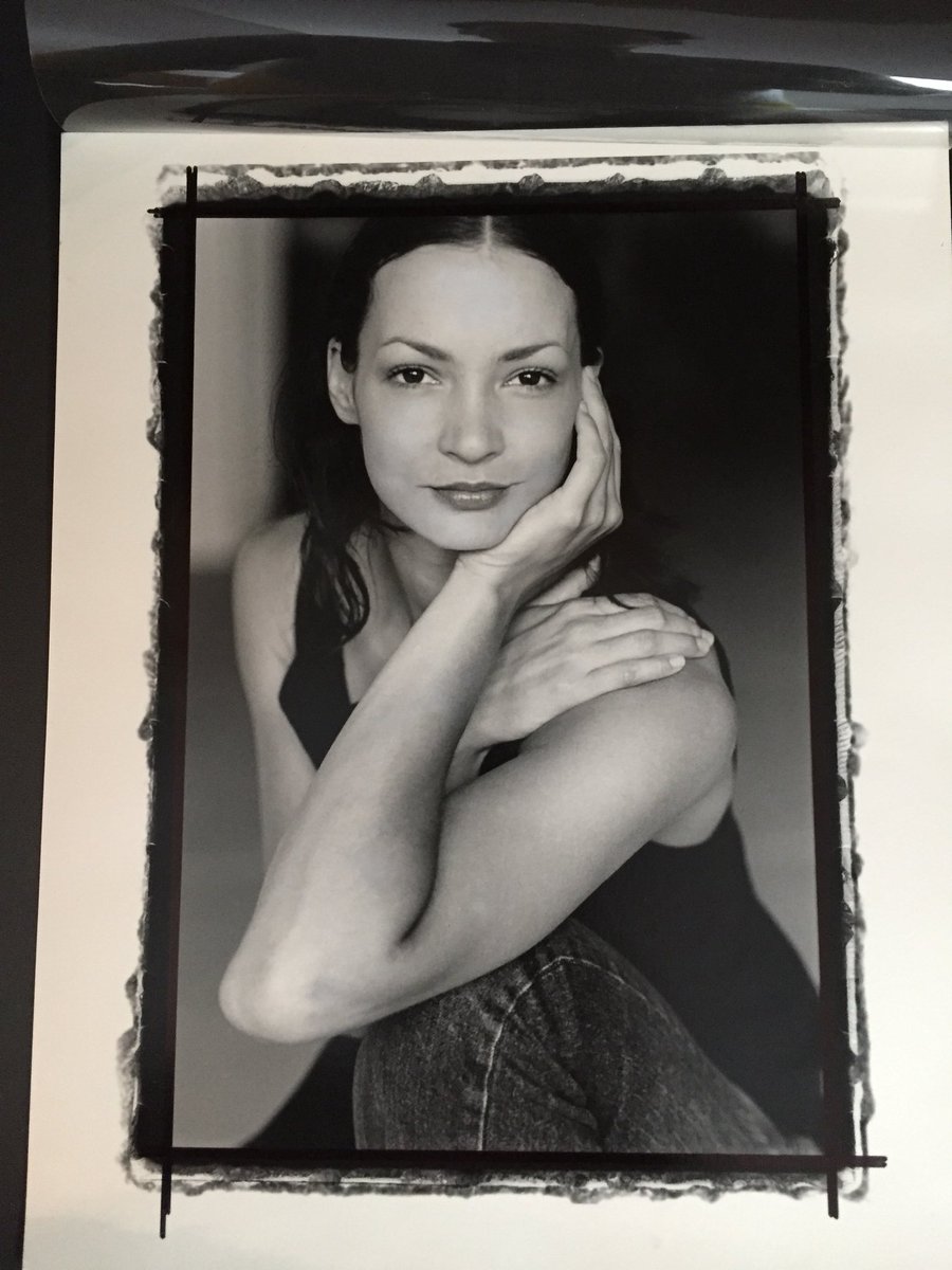 KimsyvReischach's tweet photo. So this was a tiny bit ago. ca 1998/2000 shot by the great Douglas Gorenstein in NYC #oldheadshotsday #backintheday #actor #newactorsworkshop https://t.co/JXbg1x2Zk0