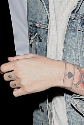 WhyLarryIsReal tweet picture