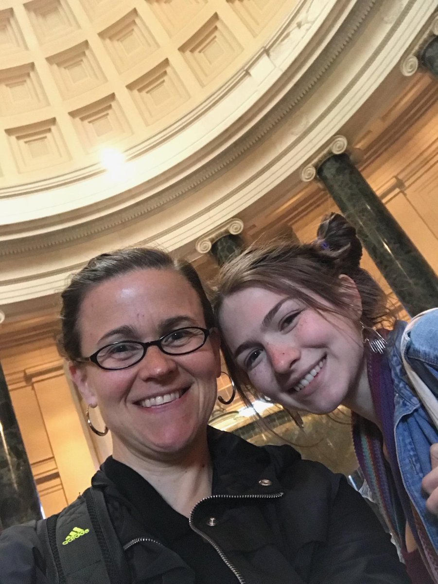 AFA art students are getting ready to tour the National Gallery. <a href="/AfaVisArtsShiz/">AFAVisualArtsShiz</a> #weareafa #wearevpa