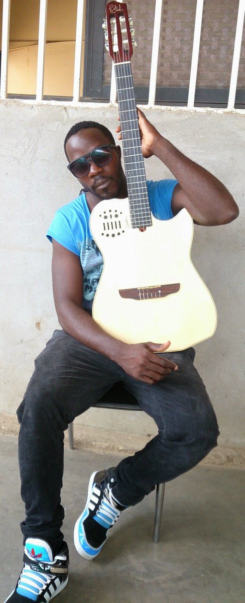 DavidRussellAO's tweet photo. Angolan musician🇦🇴
#DavidRussellSamuel https://t.co/USqObhknxU