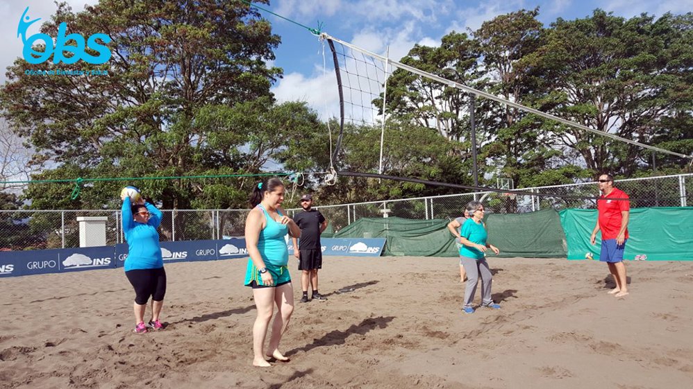 SaludUcr's tweet photo. #PreDeportiva de #Voleibol con integrantes del Proyecto Manejo Integral de la Obesidad #ProyectoO
 Práctica de las técnicas básicas del Voleibol como: voleo, saque y recepción. #SaludUCR https://t.co/UmT1H3GOn6
