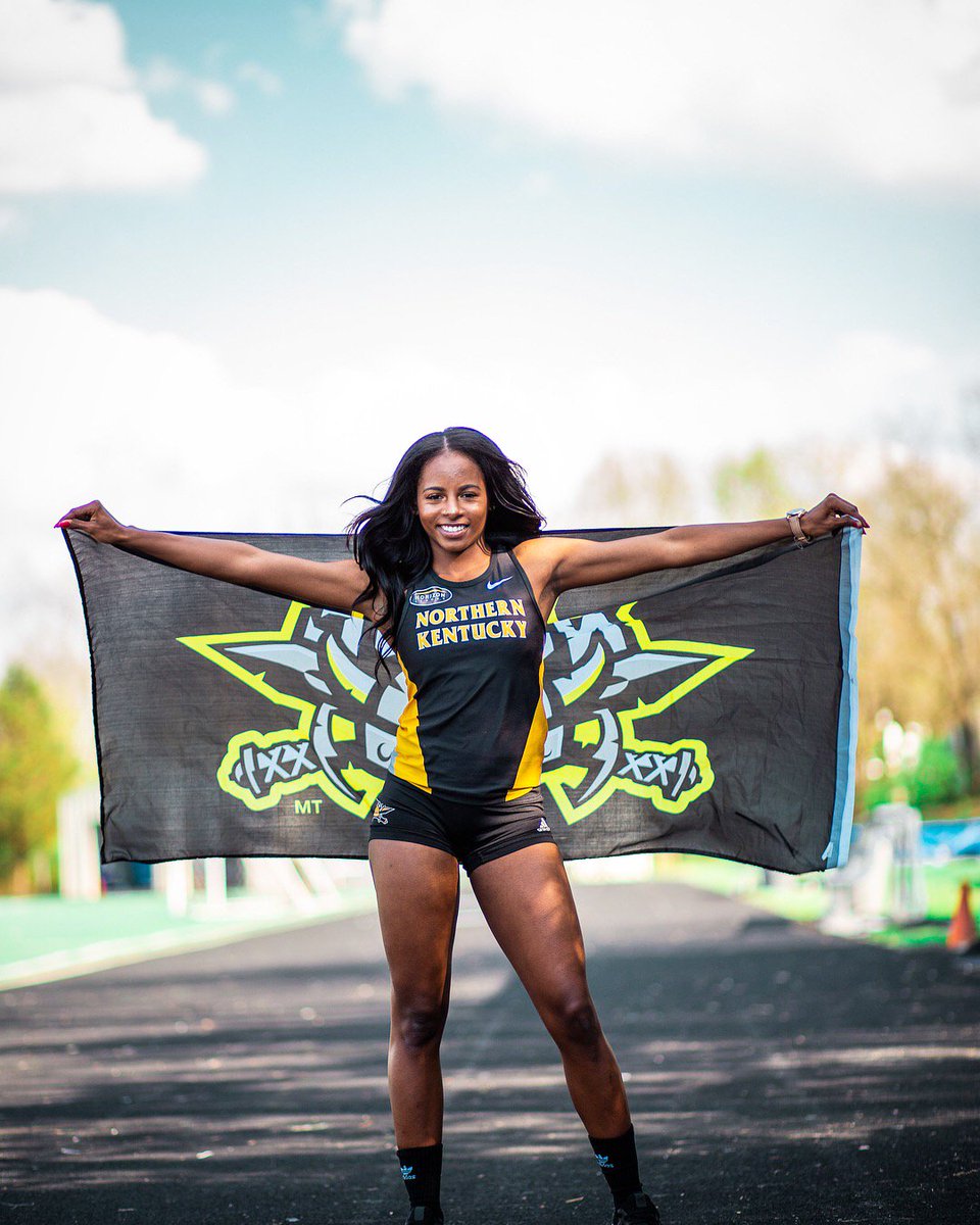 uRead_MyLife's tweet photo. May 6, 2018 @4pm🎓

B.S. in Kineseology 
Magna cum laude 
Student-athlete 

All glory to God, this is just the beginning✨
#GradSZN 
#NKU18 https://t.co/42iUZqmBfC