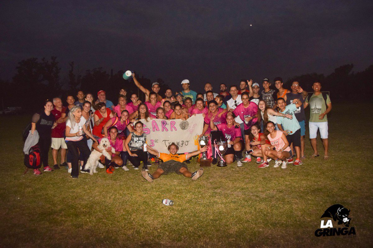 AgoHernandez's tweet photo. Gracias vieja por hacerme contemporánea a los goles de @kologisel.
Es hoy ⚽. #FiestaSarroCampeón2018.
#LosMo https://t.co/pwNSvhMwNx