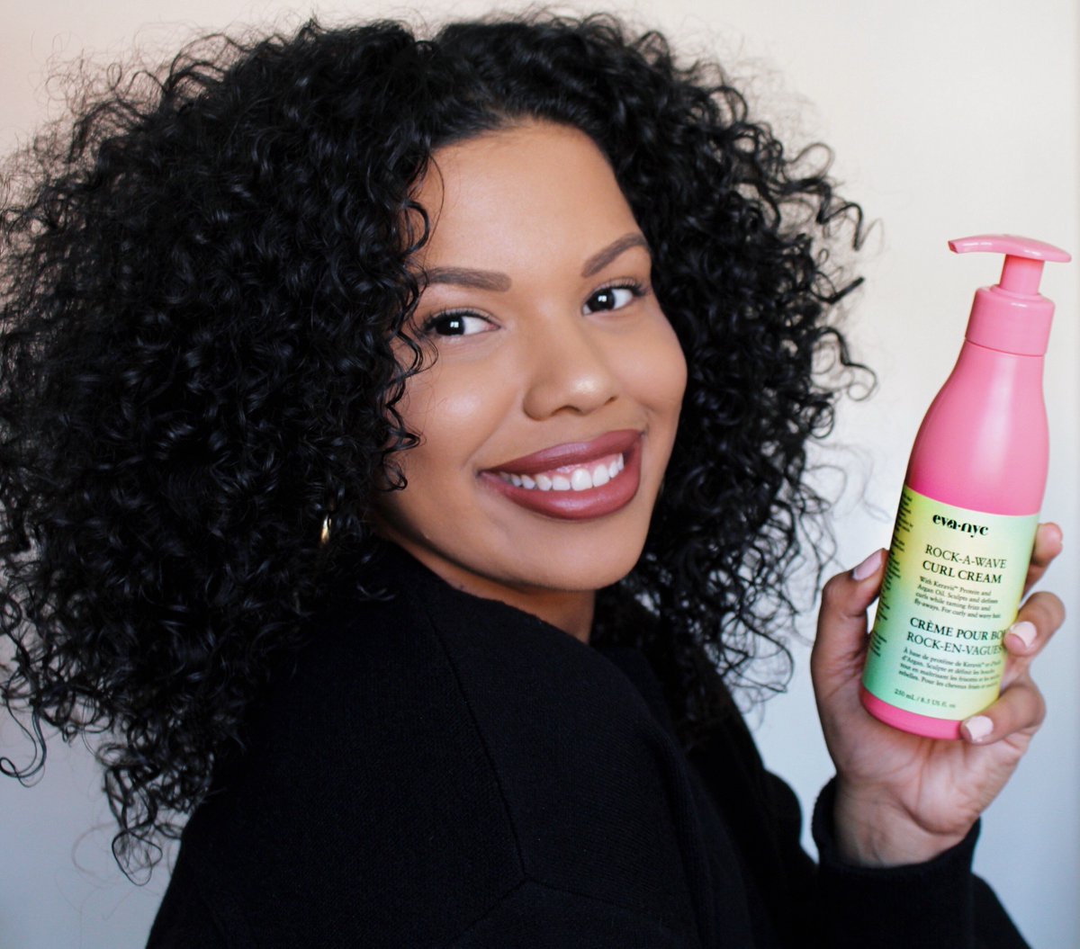 pinchme's tweet image. Talk about curls we go gaga for! @evahairnyc Rock-A-Wave Curl Cream is giving us life with this lightweight leave in treatment that sculpts and defines curls, while taming frizz and fly-aways! #evanyc #helloimeva #pinchmexevanyc

📷: @tylalala