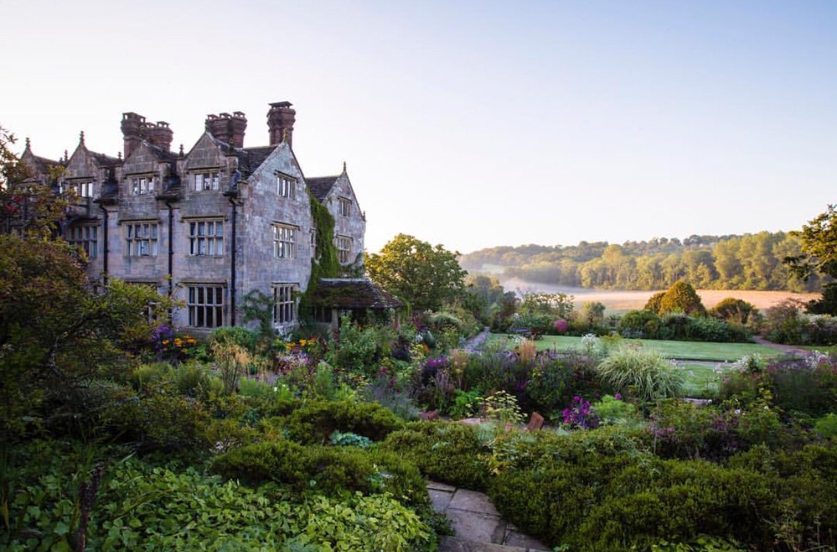 Perfect 10 Black Label 🖤 Gravetye Manor We are extremely excited to announce our new partnership with @gravetyemanor. Offering Bespoke Black Label treatments at the beautiful manor this truly will be an unforgettable experience. #Perfect10BlackLabel #RelaisChateaux #Luxury