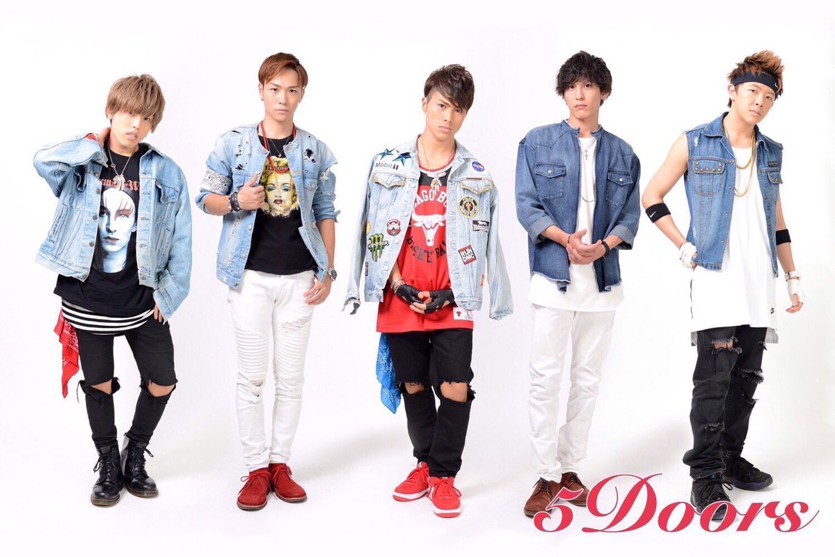 5Doors_Official's tweet photo. 【５Doors 重大発表】
2016年9月16日デビュー以来、約1年8ヶ月、メンズユニットとして活動して来た５Doorsですが、2018年5月28日をもって、解散致します。
同時にメンバー５名共、お世話になった芸能界を引退致します。

短い間でしたが、沢山のファンの方に応援して頂き、本当に有難うございました。 https://t.co/C1RaSOJWIh