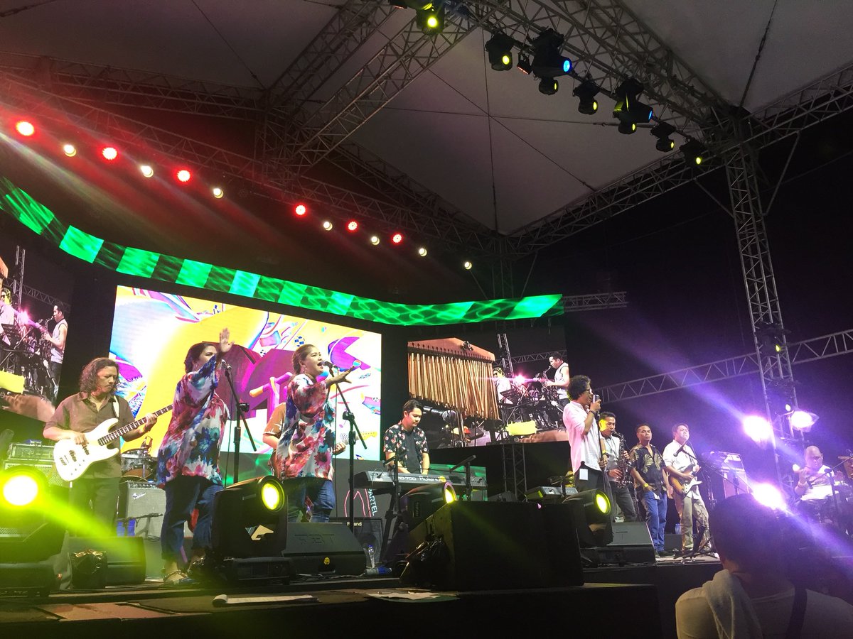 mtvph's tweet photo. Last band for tonight before our DJs take over! @apartelph for #MTVSummerMixtape #LAborUNION2018 https://t.co/D7X8uD6ELi
