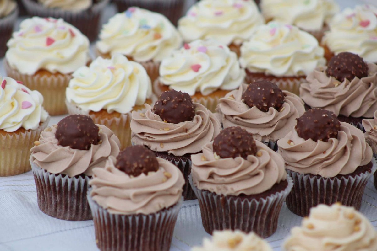 BrockleyMax's tweet photo. We are looking for Lewisham food stall holders 🍩🍕🌮🥘for this year’s 'Art in the Park' event at Brockley Max Festival in June. It's a lively family event on Hilly Fields. If you are keen to be involved, please apply now and email stalls@brockleymax.co.uk. #foodstalls #lovelocal https://t.co/MxgdsHUoml