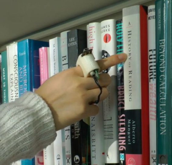 chienguide_nord's tweet photo. #FingerReader l'alternative des livres en #braille 📖
La bague connectée, elle reconnaît et restitue le texte à haute voix ☝️ Au stade de prototype...une #innovation à surveiller 👀
#handicap #lecturenumerique #DeficienceVisuelle
Plus d'infos ➡️ https://t.co/HWjPcx32q6 https://t.co/bA7gA6BYGu
