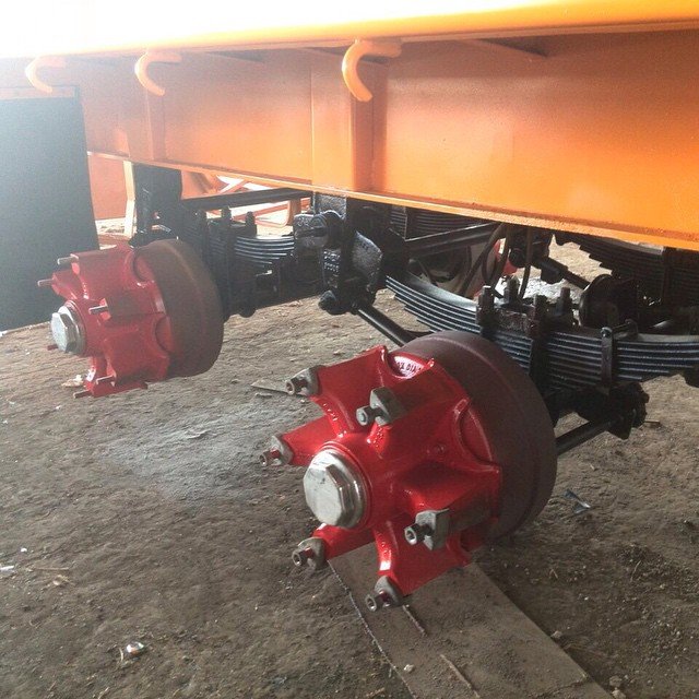 TLremolques's tweet photo. Fabricación reparación y mantenimiento de equipos de carga pesada y transporte!! #Barquisimeto #Venezuela #transporte #tara #volteo #batea #granelero #silos #cisternas #plataformas #portacontenedores #tlremolques https://t.co/bhUvYS0nLR
