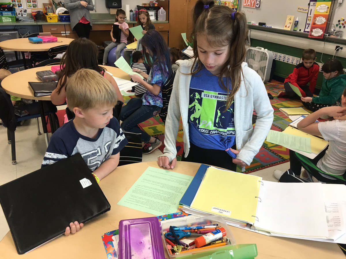 MissETechie's tweet photo. Practicing sharing our #LeadershipNotebooks with our 3rd grade friends for #LeadershipDay on Friday! @StephKlineTeach #TLiM (Remember that 1st grade's practice day is TOMORROW 11-11:30! Come and see what we're doing!) ☺️ https://t.co/83evfgdNB2