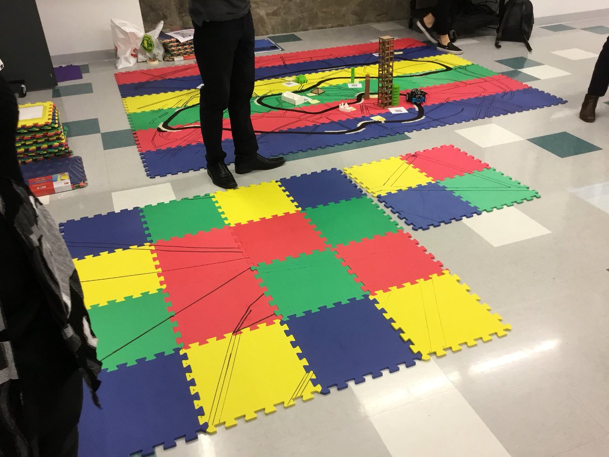 ja_young11's tweet photo. Projet de ville intelligente, on poursuit la pratique sous les enseignements d’élèves de secondaire 1! #BeauboisC21s #dpmss #talentartistiquearevoir https://t.co/ruKXowTHul