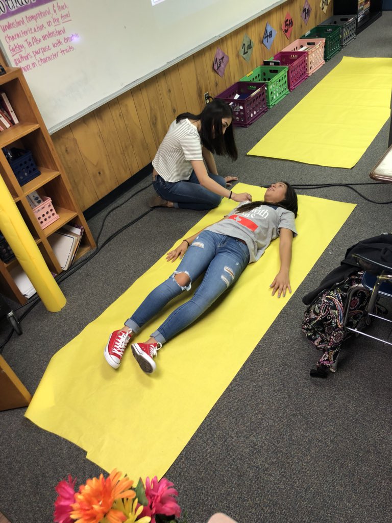 CrouchLauren_15's tweet photo. Kids are creating body biographies for different characters in The Great Gatsby. *TWIST* They have to create their characters as though they belonged in today’s society, but leaving their personalities and story lines intact. #BrennanInspired #NISDinspired #englishclassfun https://t.co/6WZt0ttHba
