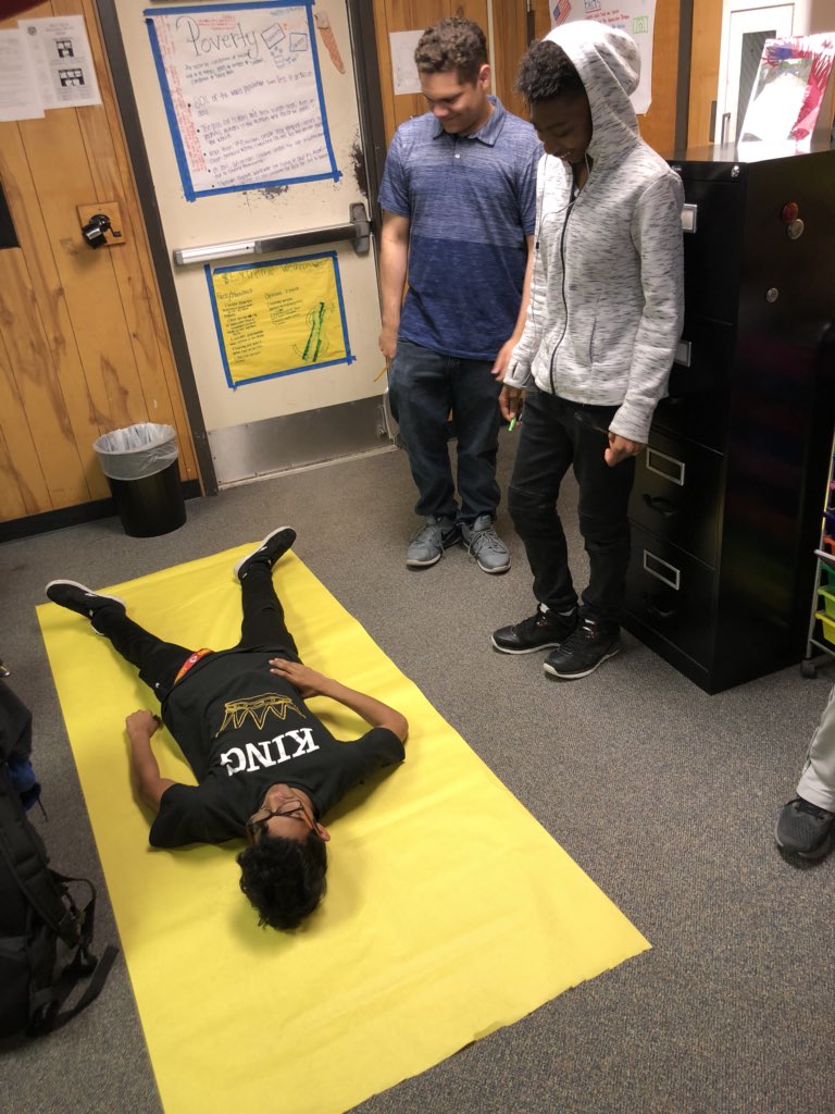 CrouchLauren_15's tweet photo. Kids are creating body biographies for different characters in The Great Gatsby. *TWIST* They have to create their characters as though they belonged in today’s society, but leaving their personalities and story lines intact. #BrennanInspired #NISDinspired #englishclassfun https://t.co/6WZt0ttHba