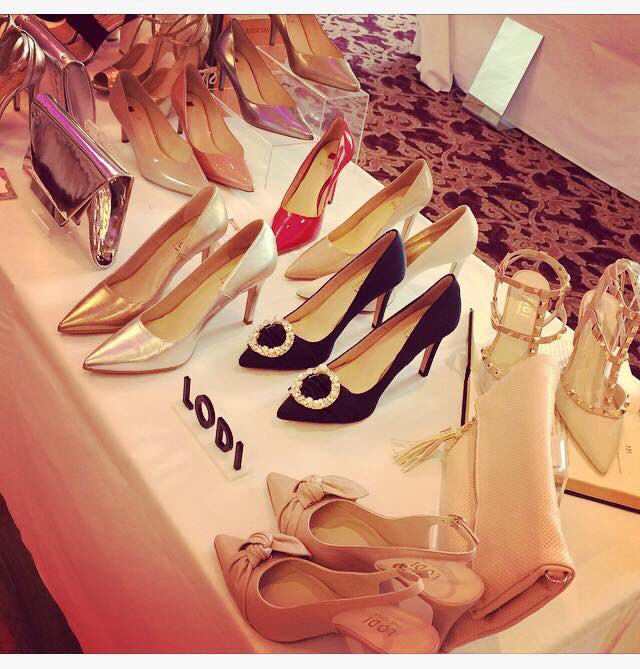 GeraldineGrealy's tweet photo. Snazzy shoes 👠matching Guna 👗and quirky accessories👛 👒take you to good places 👗Here are some of the fab selection which featured at the @fusionfashion1 pop up event @Abbeyros #smartdressedlady #bestdressed #fashionista #stylishchic @JewelboxIe #shoelover #dresstoimpress https://t.co/CxMKEIJHNm