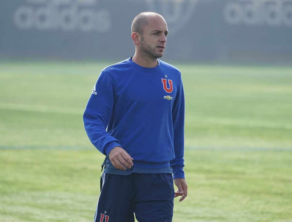 udechile's tweet photo. No hay tiempo para lamentarse, solo para trabajar. Vamos arriba equipo! #VamosLaU 🤘 https://t.co/ZAGsJfWURW