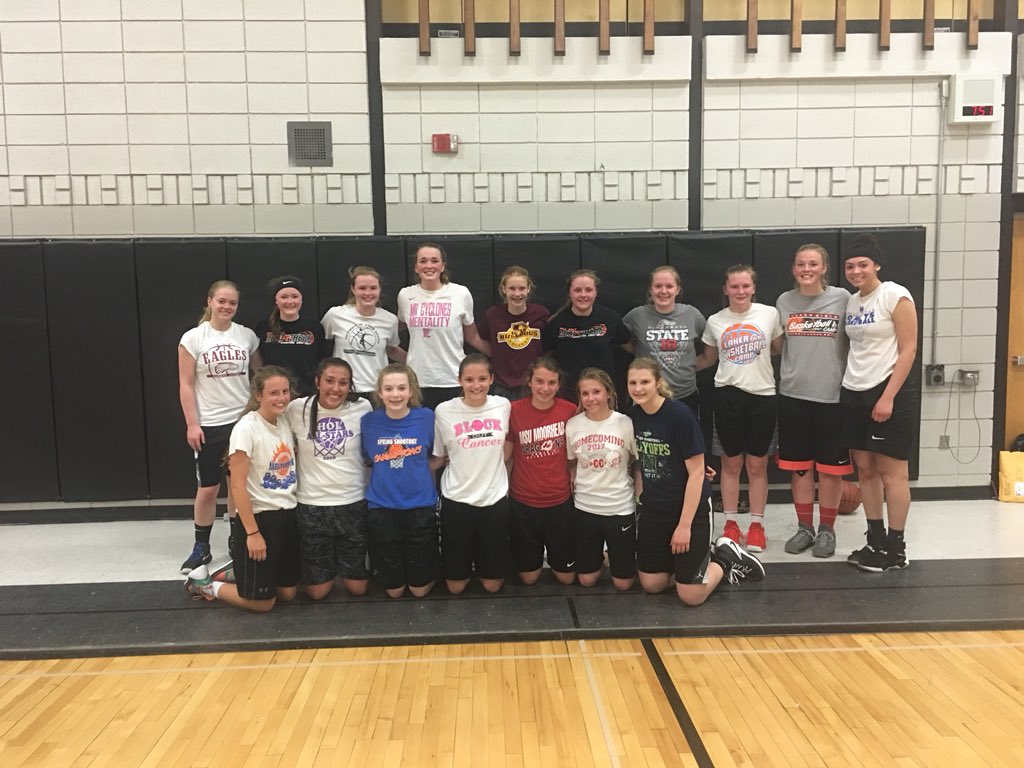 ECI_WBB's tweet photo. Fantastic workouts for both East and West sides last night, almost 40 young women WORKING between the two spots. We were super lucky to be able to have @VJJohnson5 from VCSU out East last night and to have DSU WBB out West every week! #ECIWBB https://t.co/joYuiZyK3O