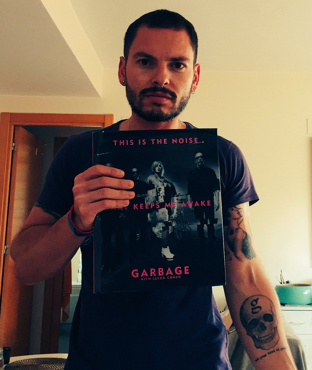 JaviNo_'s tweet photo. Happy with my new book: โThis is the noise taht keeps me awakeโ by @garbage one of my favourites bands. #garbage #garbagefan https://t.co/vkDr7fzcKy