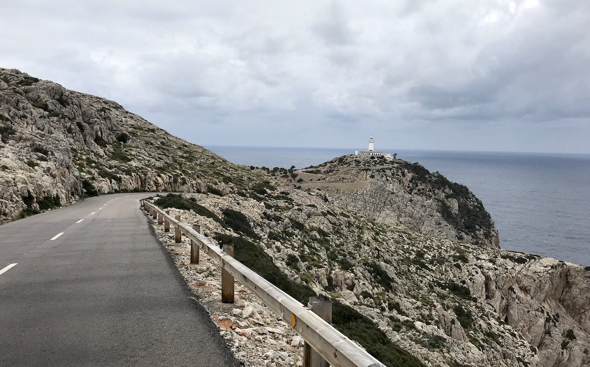 velusso_cycling's tweet photo. Roads to nowhere...
Stormy skies, a rugged landscape and wide open horizons. Mallorca's got many faces, and that's part of why its one of our favourite trip destinations.
#cycling #velusso #Mallorca https://t.co/YmnIeBpYio