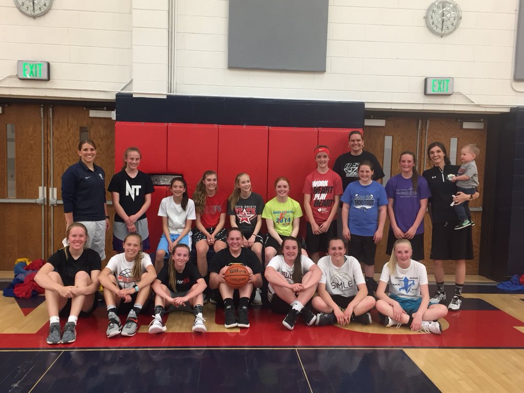 ECI_WBB's tweet photo. Fantastic workouts for both East and West sides last night, almost 40 young women WORKING between the two spots. We were super lucky to be able to have @VJJohnson5 from VCSU out East last night and to have DSU WBB out West every week! #ECIWBB https://t.co/joYuiZyK3O