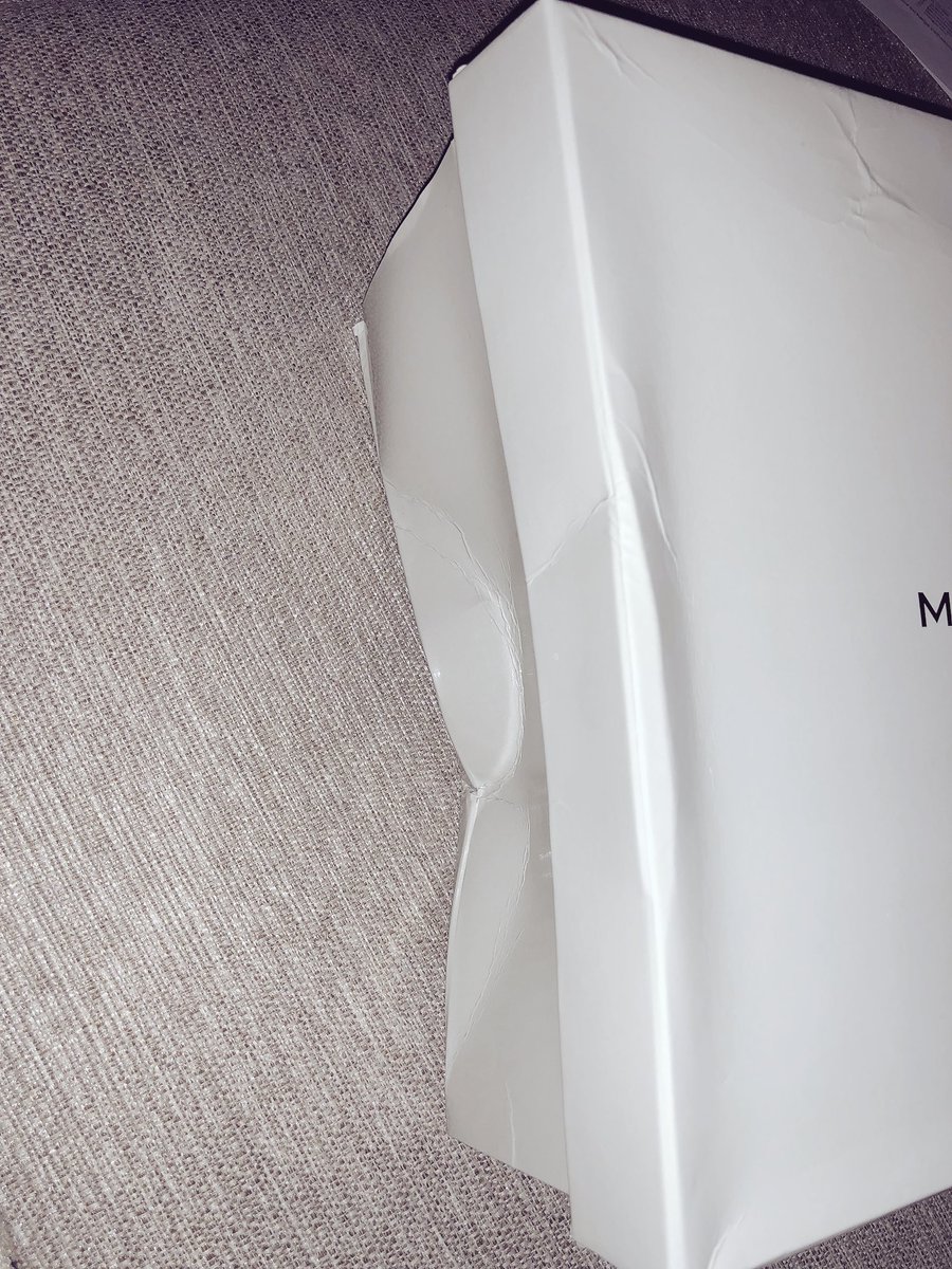 sarahnreyes's tweet photo. . @DSWShoeLovers pretty bummed with how this shoe box was delivered today. You’re going to have to do better if you want this customer shopping online with you again. 😏 https://t.co/AfvY0SQxi4