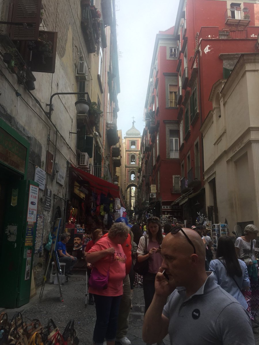 federicaiermano's tweet photo. Vedi Napoli e poi muori #Napoli #centrostorico #spaccanapoli #turismo #arte #cultura #Extramann #unina #obvia https://t.co/Zs59o8Tf4V